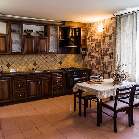 Golden Park Apartments Umań Zewnętrze zdjęcie