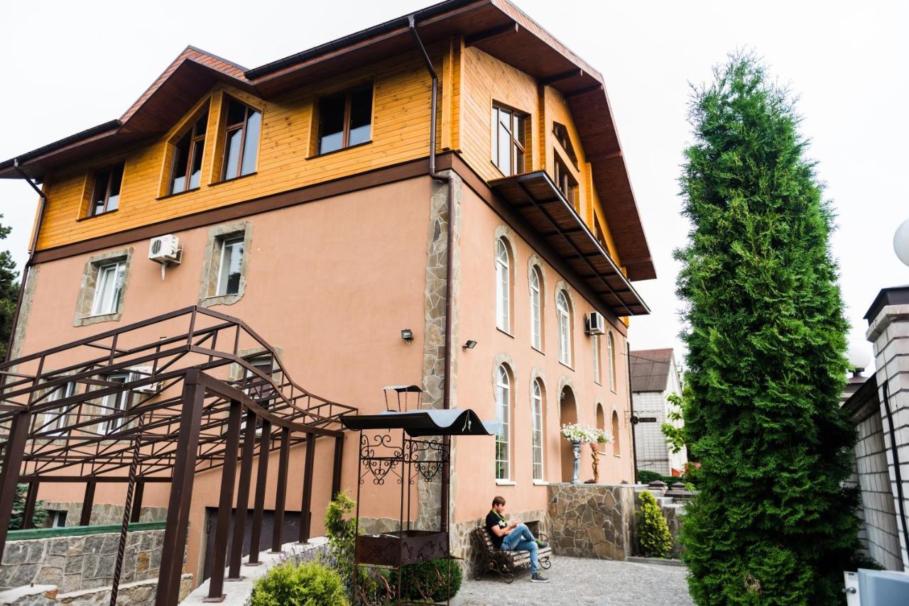 Golden Park Apartments Umań Zewnętrze zdjęcie